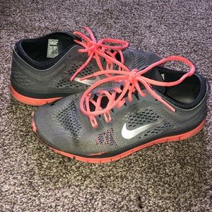 Women’s 7.5 Nike Free TR Fit 4. Grey & Neon Orange
